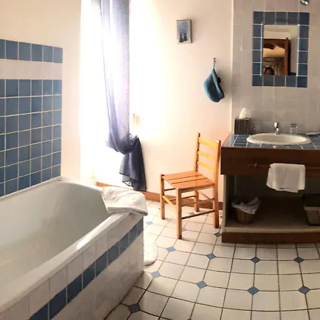 Avec Piscine Et Table D'hotes, Proche De Et De L'abbaye. 3* Solesmes (Sarthe)