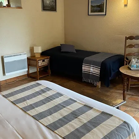 Avec Piscine Et Table D'hotes, Proche De Et De L'abbaye. - Fr-1-410-407 Frühstückspension Solesmes (Sarthe)